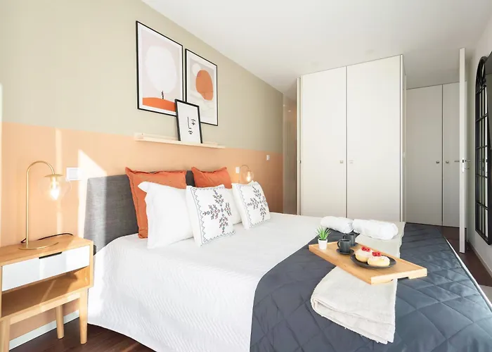 Host Wise - Restful Minimalist Flat - Balcony